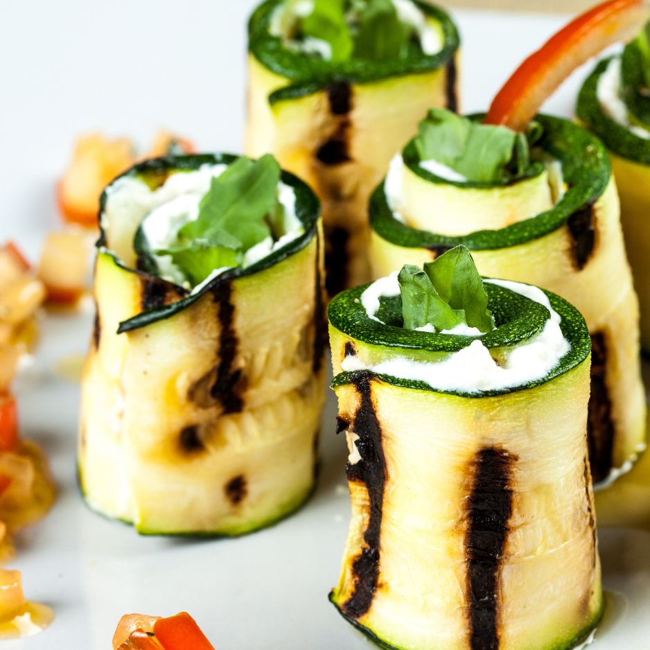 Gegrilde courgetterolletjes